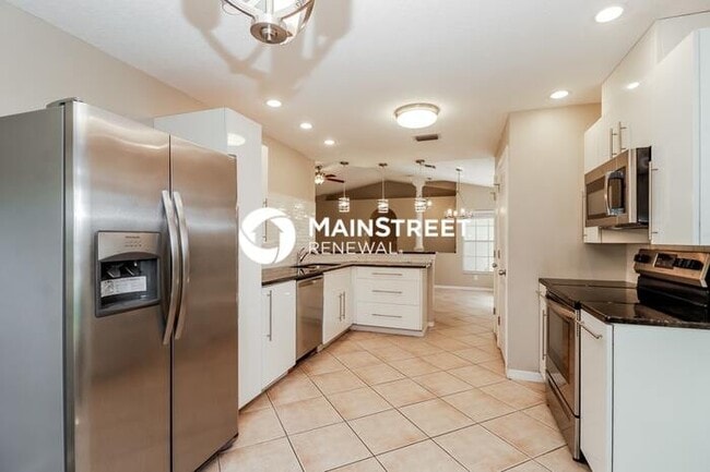 Building Photo - 4 Bedroom Pet-Friendly Home in SPRING HILL...