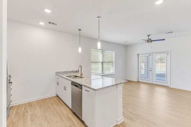 Building Photo - Beacon Landing - Brand New! 2bd, 2ba, private extra large screened porch and elevator!