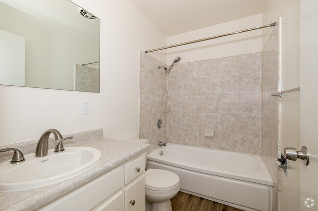2BR, 1BA - 840SF - Bathroom - Park Hills Place