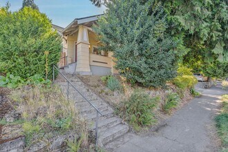 Building Photo - 236 NE Lombard St
