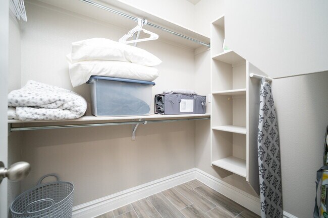 Building Photo - "Spacious 3-Bedroom Duplex with Granite Elegance in El Paso – 1469 Sq Ft of Modern Comfort!"