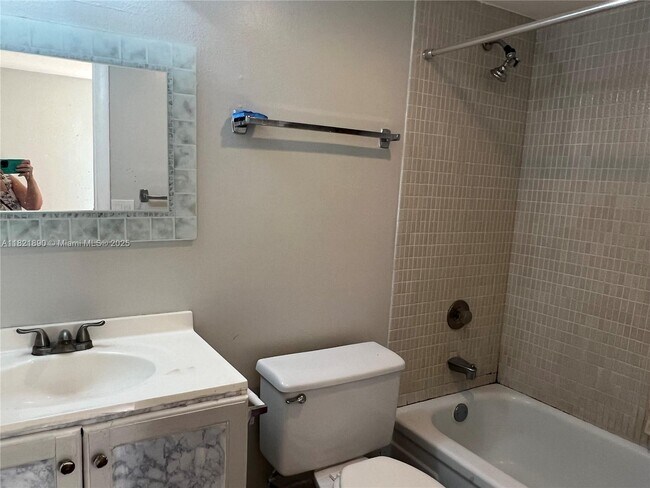 Building Photo - 3300 Spanish Moss Terrace