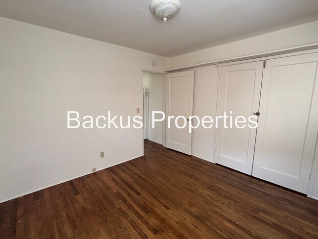 Building Photo - Wonderful two-bedroom home in established neighborhood