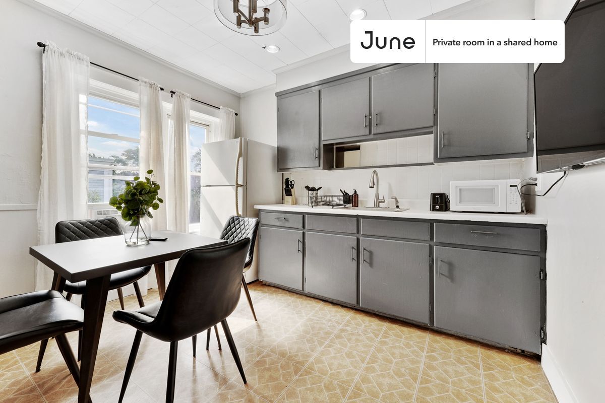 Building Photo - Room in Shared 4 bed/2 bath home