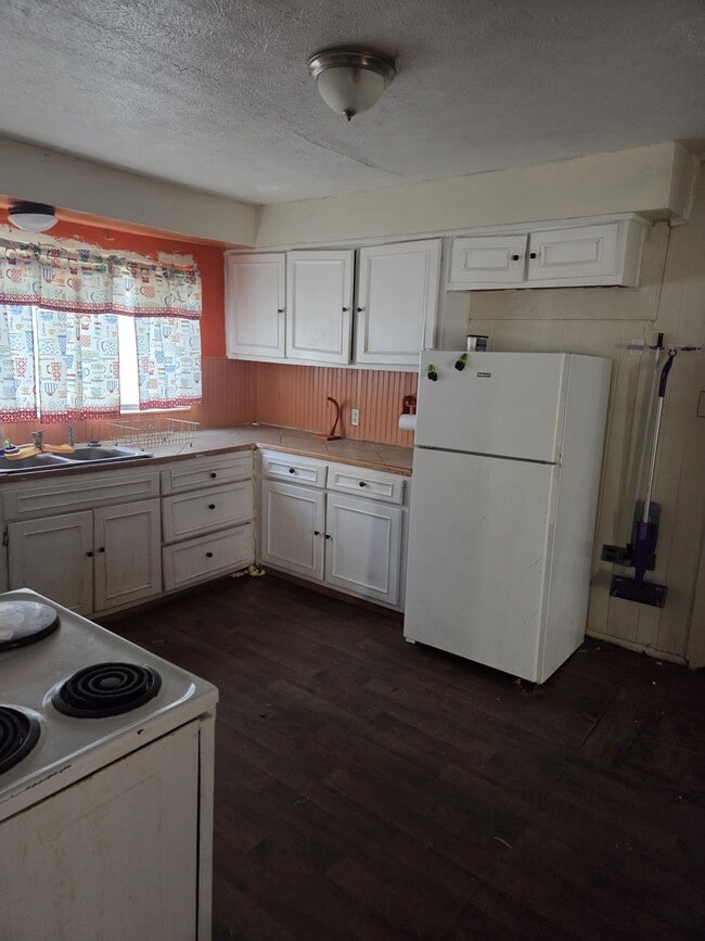 Building Photo - 304 Lawrence Rd