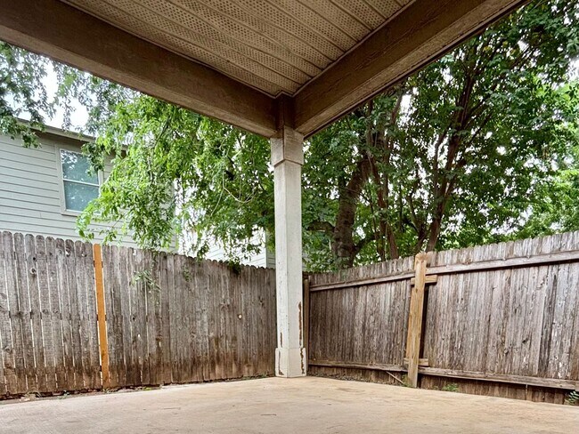 Building Photo - Beautiful 3 Bedroom Home with Loft | 2.5 B...