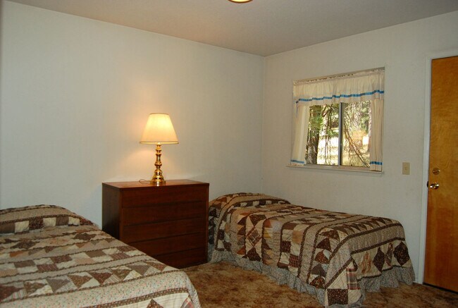 Building Photo - 2630 Mariposa Ave