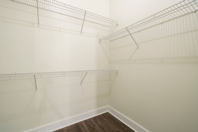 Building Photo - Modern 1BR/1BA in First Ward – Walk to Parks, Dining & Entertainment