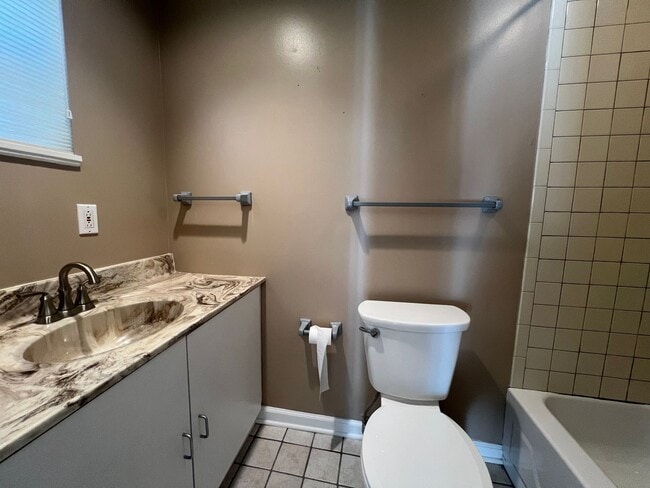 Building Photo - Beautiful 3 Bed/ 3 Bath Townhome in Private cul-de-sac in Shadyside!