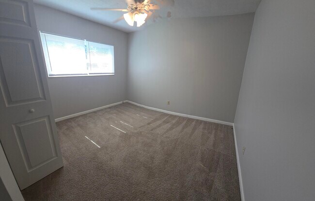 Building Photo - 712 Newport Dr