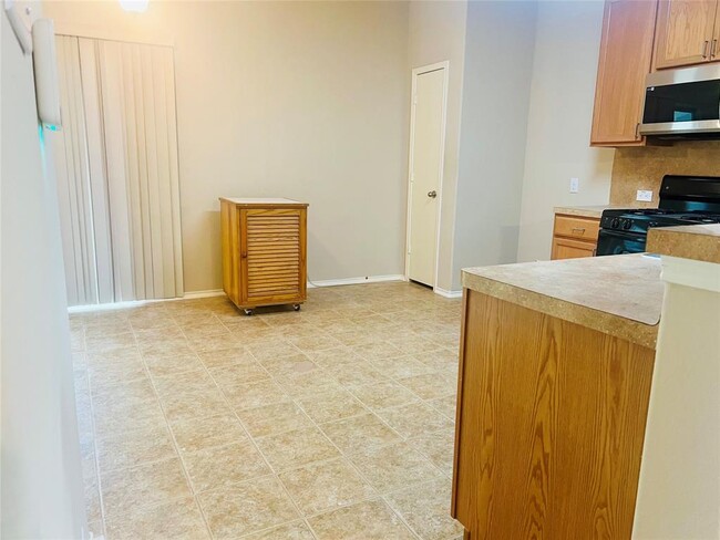 Building Photo - 15042 Silhouette Ridge Dr