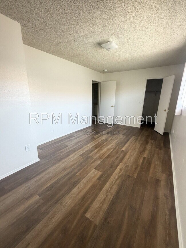 Building Photo - 6920 Simpson Ave