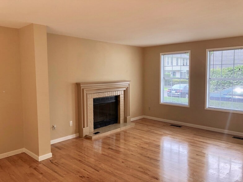 Primary Photo - Kirkland Townhome