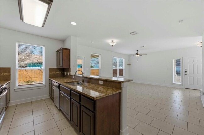 Building Photo - 1620 Haskell St