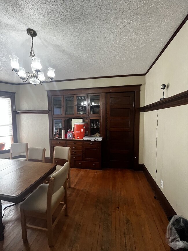 Building Photo - Cozy 4 Bed 1 Bath near UWEC!