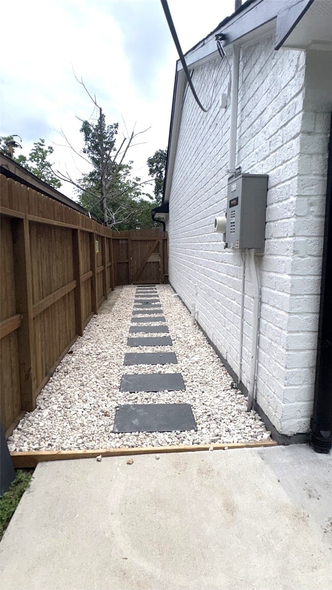 Building Photo - 212 Stratmore Dr