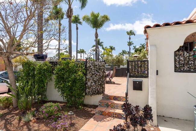 Building Photo - 4 Bed, 3 Bath—Single Family Home in Kensin...