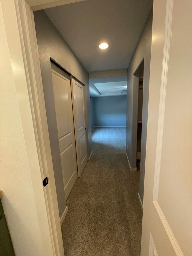 Building Photo - 5Bd/2.5Ba Everett Home