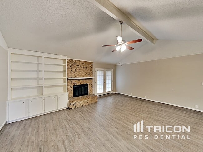 Building Photo - 9941 Farmington Dr