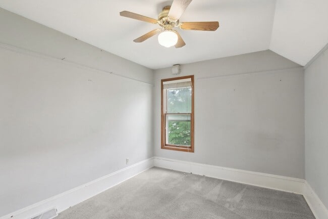 Building Photo - Charming 3-Bedroom Home for Rent in Lake M...