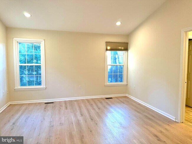 Building Photo - 4235 Sleepy Lake Dr