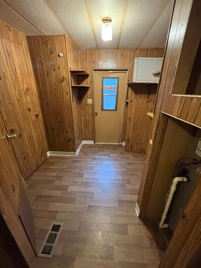 Building Photo - 201 Lind Rd