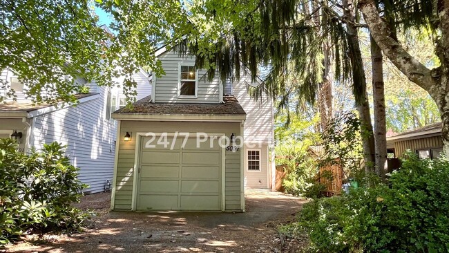 Building Photo - Townhome in Raleigh Hills - 2 Bedroom Suit...