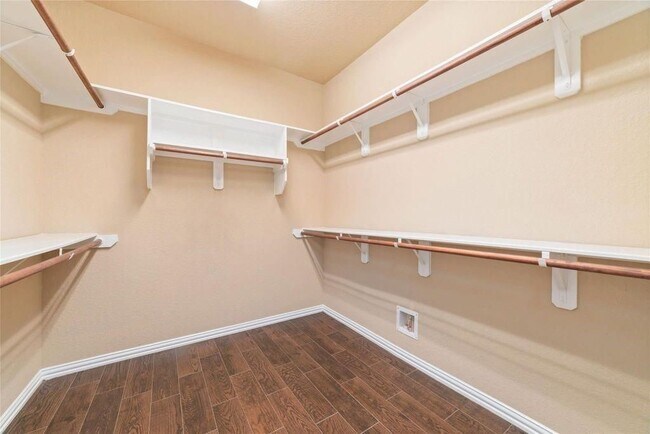 Building Photo - 2051 Brodie Ln