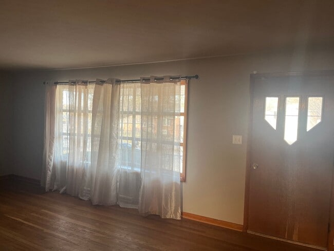 Building Photo - 2006 White St