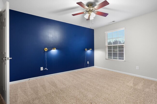 Building Photo - 2040 Towering Oaks Drive