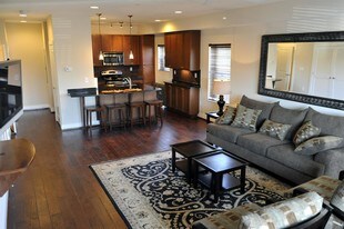 Building Photo - Kingsdale Lofts