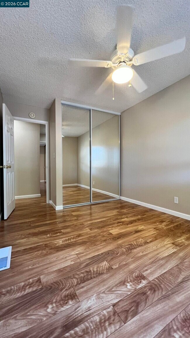 Building Photo - 2828 Royal Ann Ln