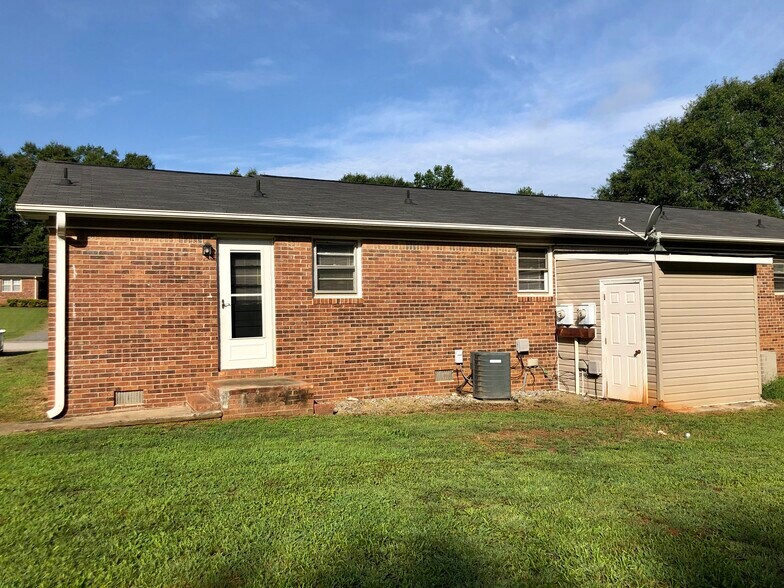 Backyard with storage shed - 108 Hunter Dr