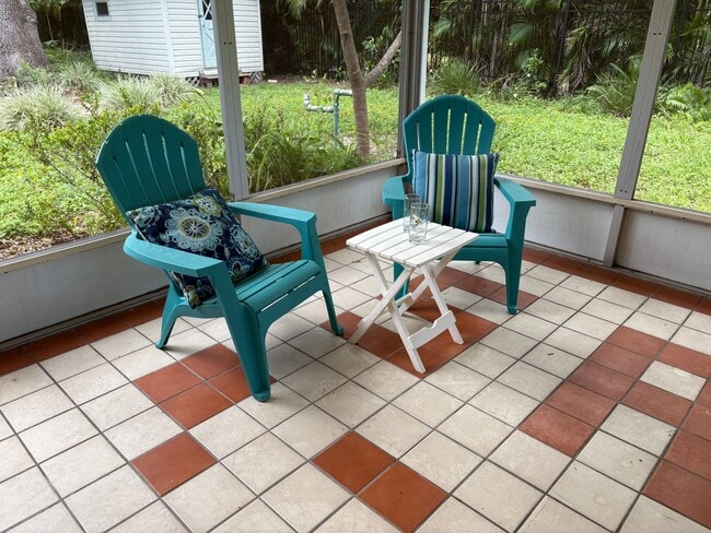 Building Photo - 2510 Lake Ellen Dr