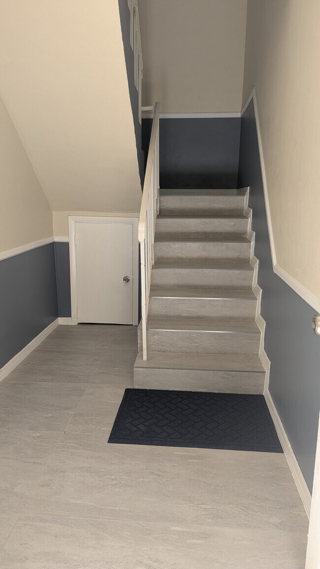 Building Photo - 235 Bird Rd