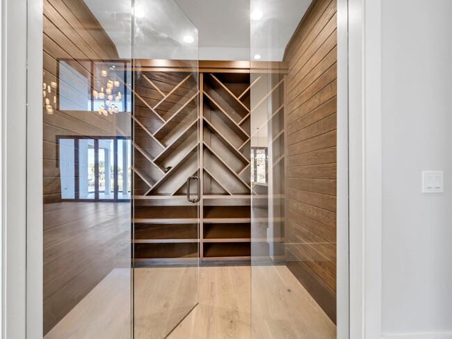 Building Photo - 330 Kelly Plantation Dr