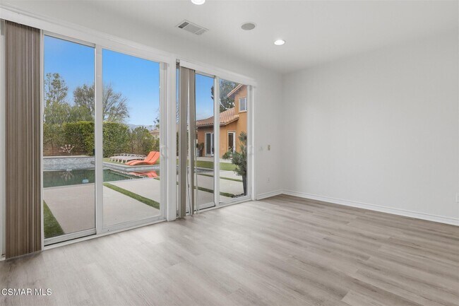 Building Photo - 9651 Sagebrush Ave