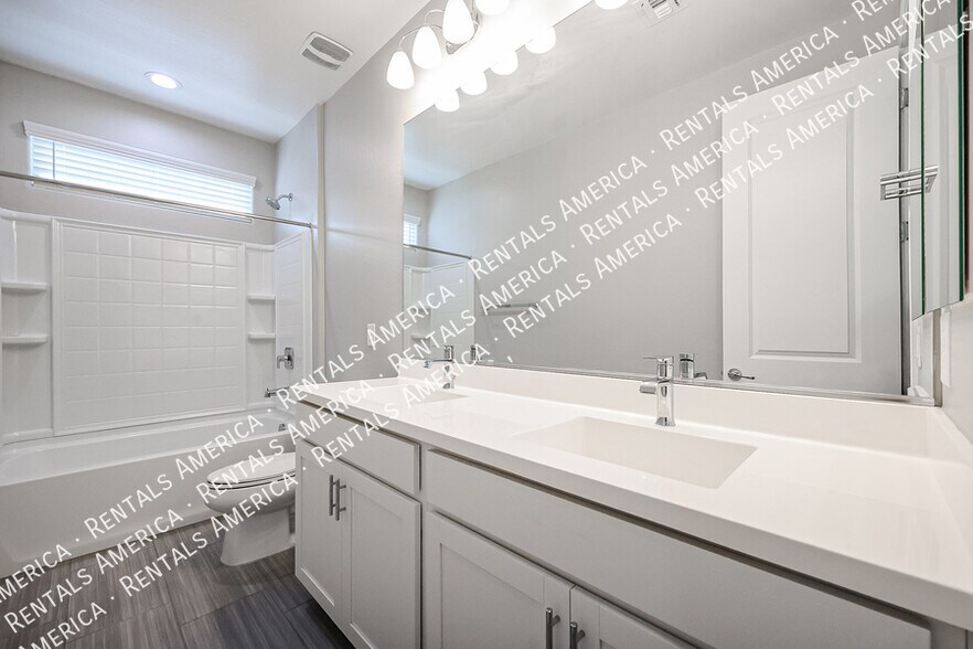 Building Photo - 640 W Winchester Dr