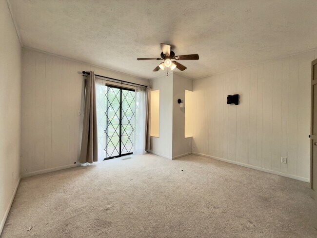 Building Photo - 295 Dogwood