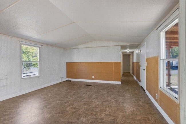 Building Photo - Large manufactured home