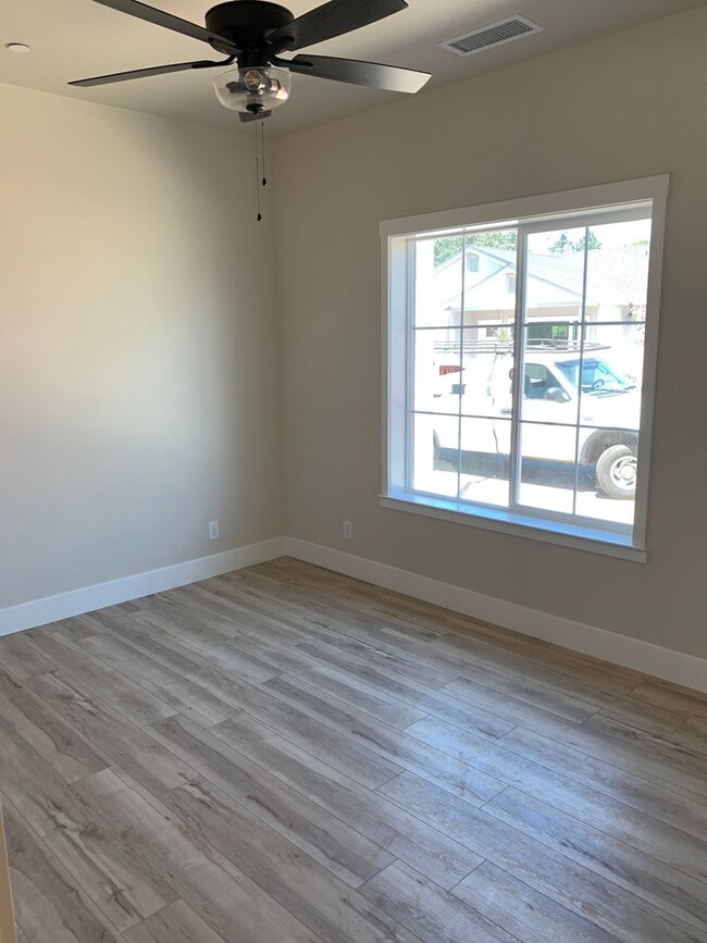 Building Photo - Newer Home for rent