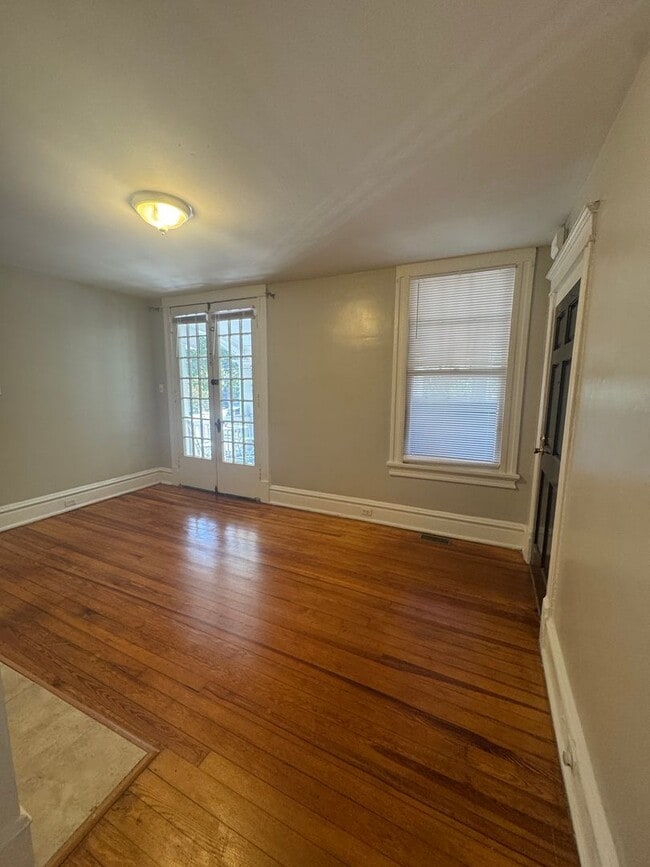 Building Photo - Charming 1 BR apartment on N. Person St. s...