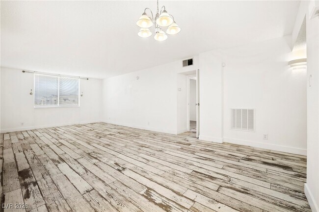 Building Photo - 3930 University Center Dr