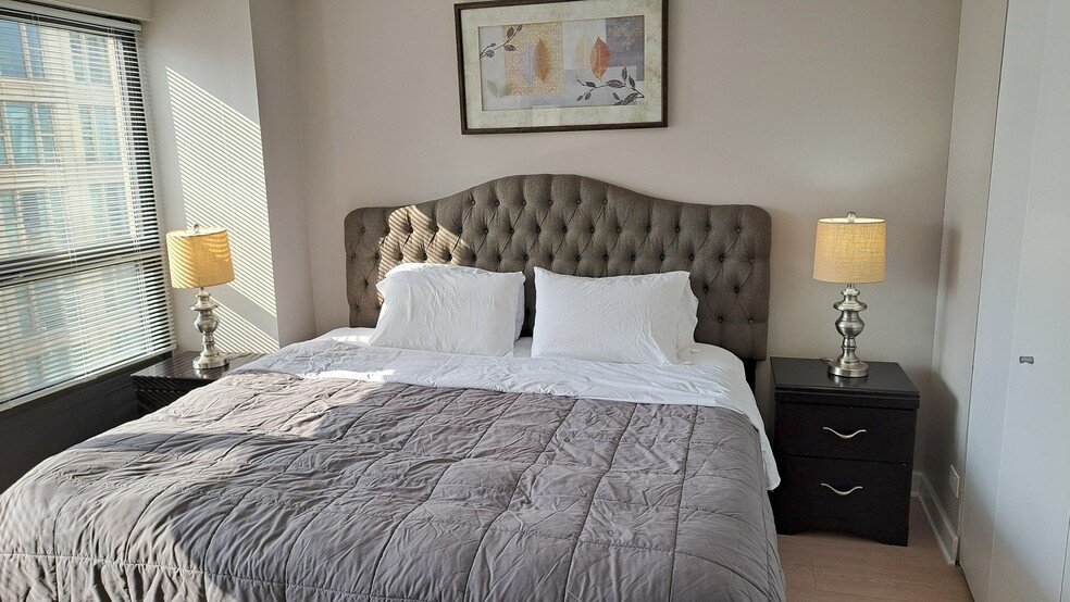 Building Photo - 30 E Huron St