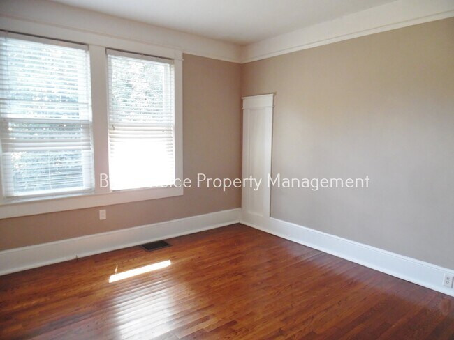 Building Photo - 517 Creswell Ave