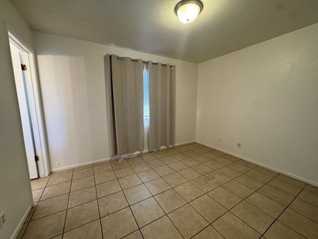 Building Photo - 3185