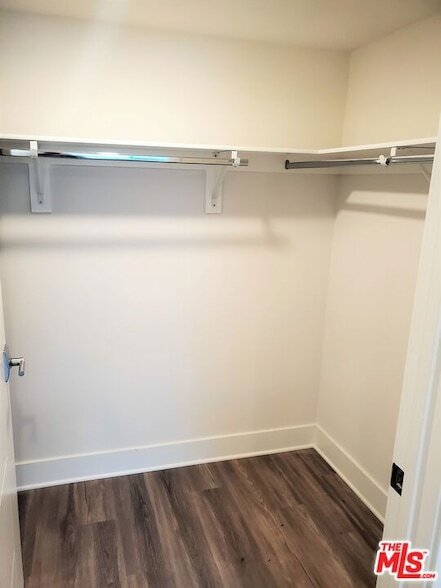 Building Photo - 5030 Rosewood Ave