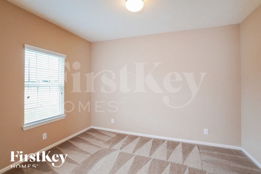 Building Photo - 3 Garden Ridge Ct