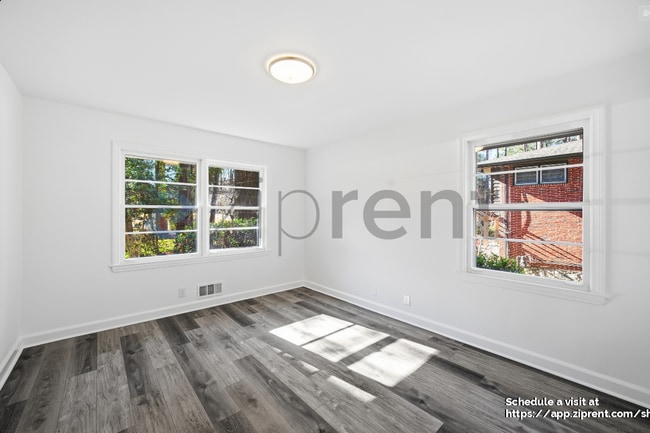 Building Photo - 2968 Sylvan Ramble Rd NE