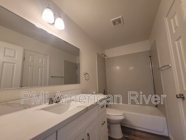 Building Photo - 7143 Bacchini Ave